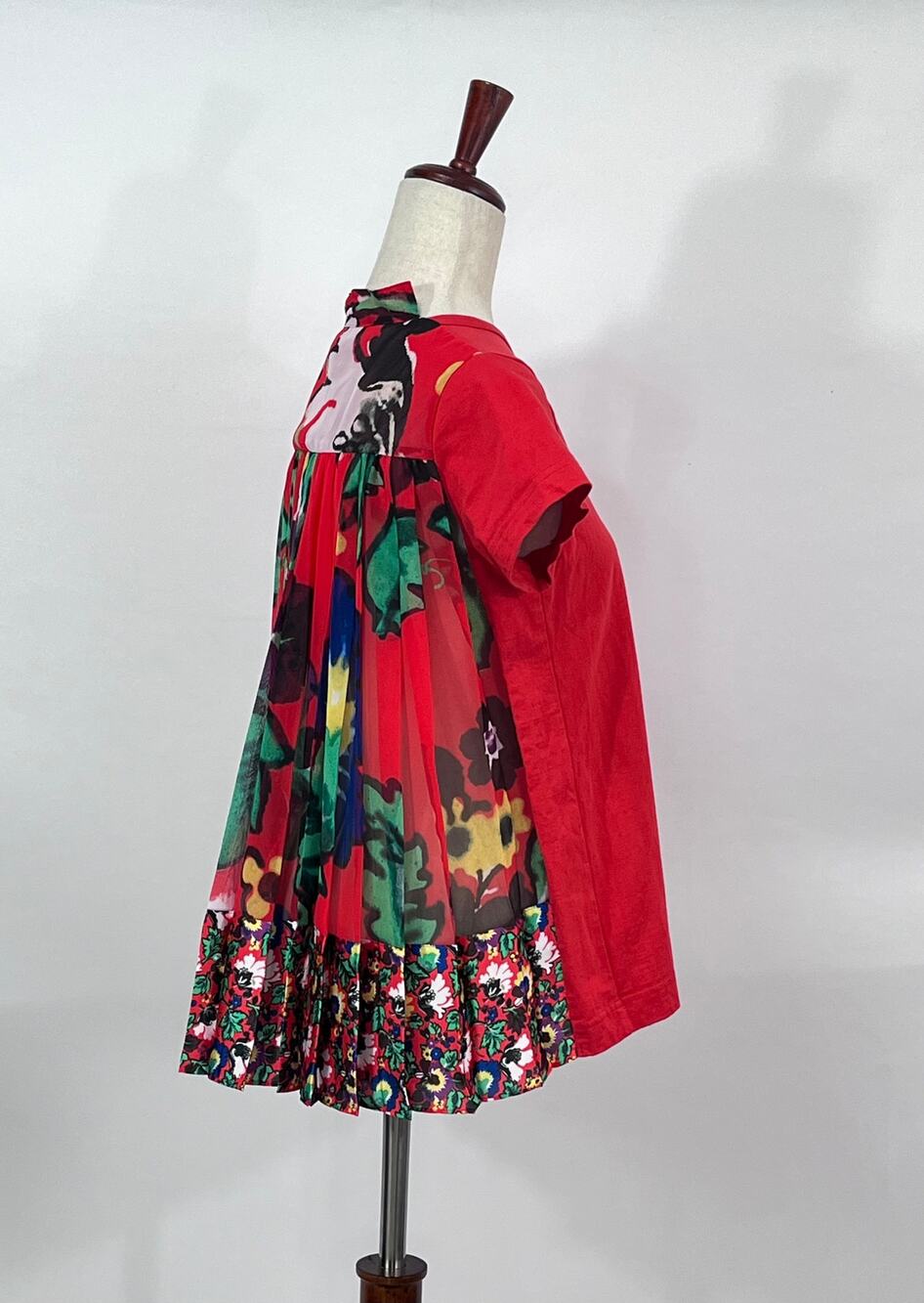 SACAI Sz 2 M Red T-Shirt Tee Top Pleated Floral Back Swingy